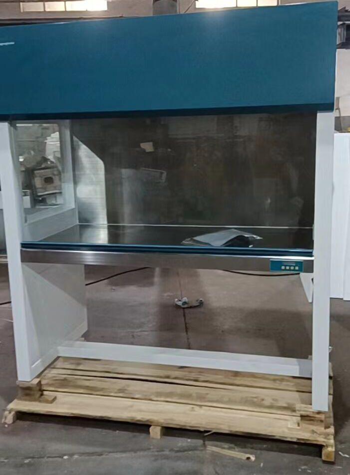 Vertical laminar flow clean benches