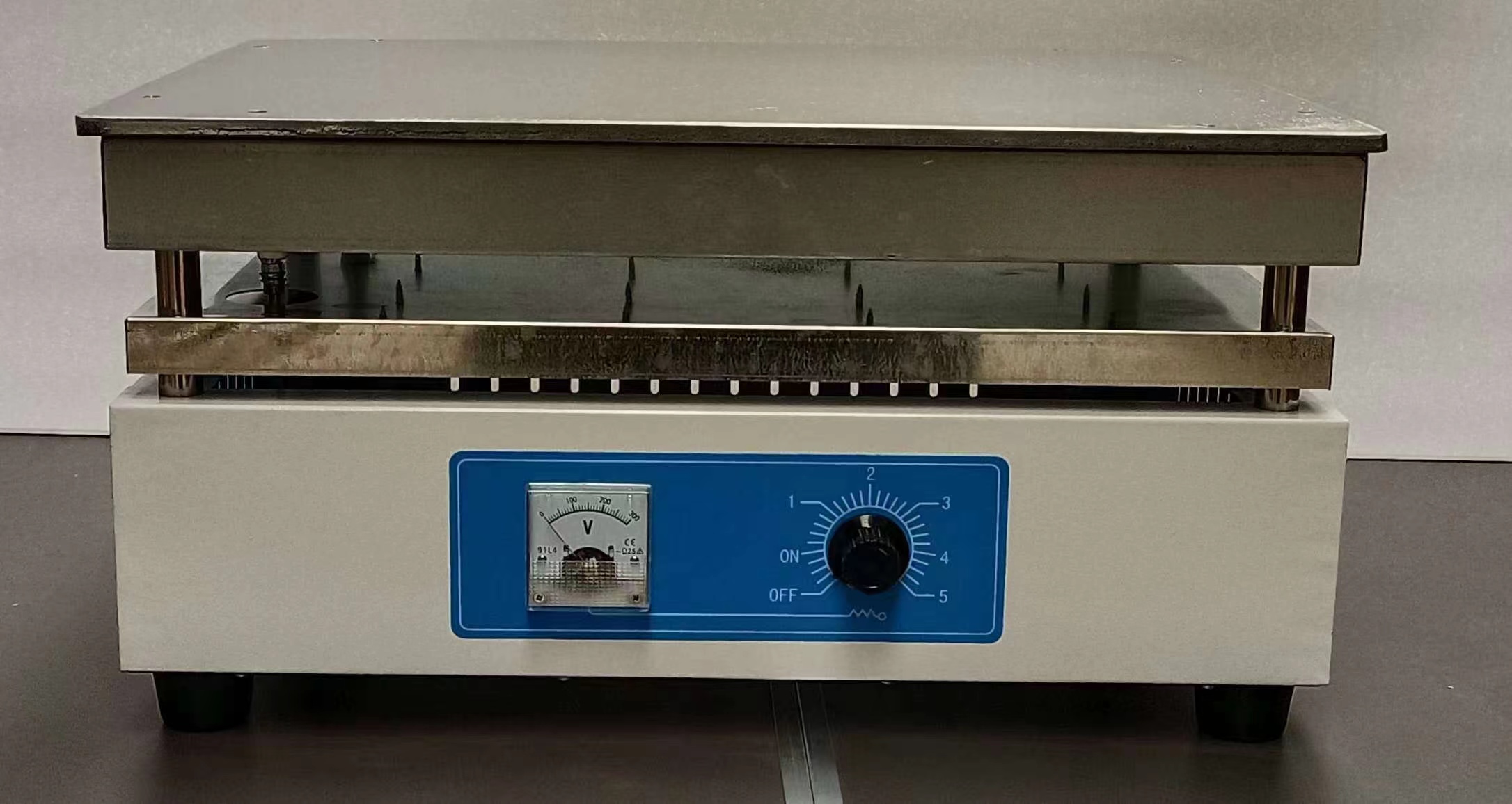 لوحة الساخنة المختبر