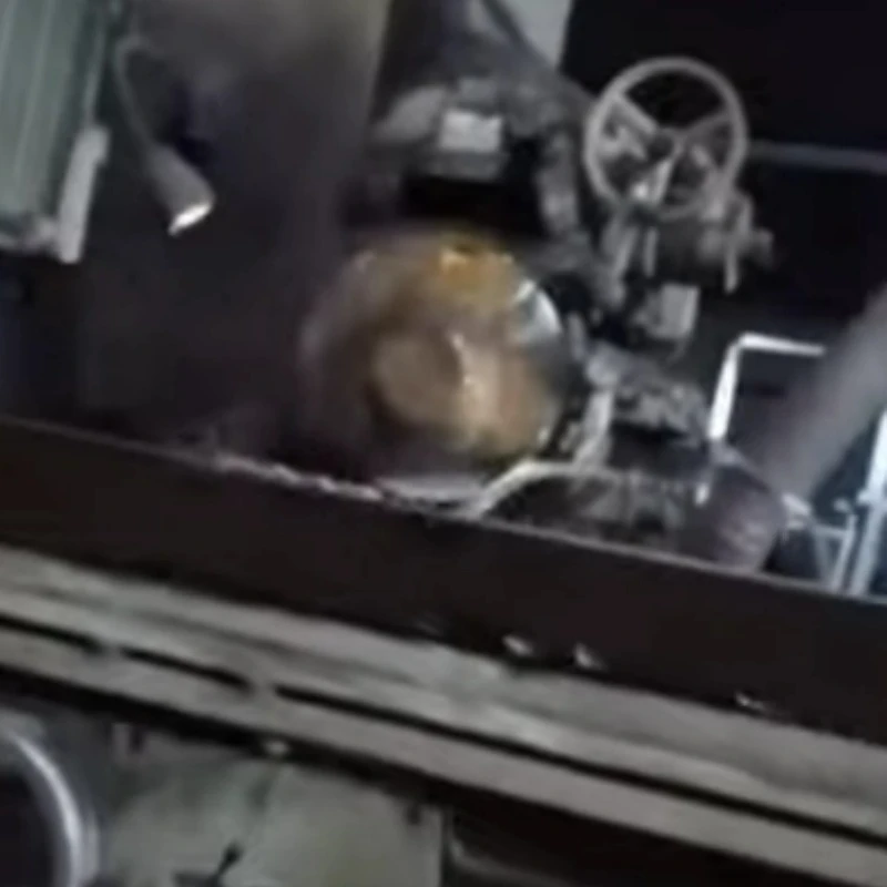 সমান উচ্চতা প্যাডগুলি গ্রাইন্ডিং মেশিনে প্রক্রিয়া করা হচ্ছে