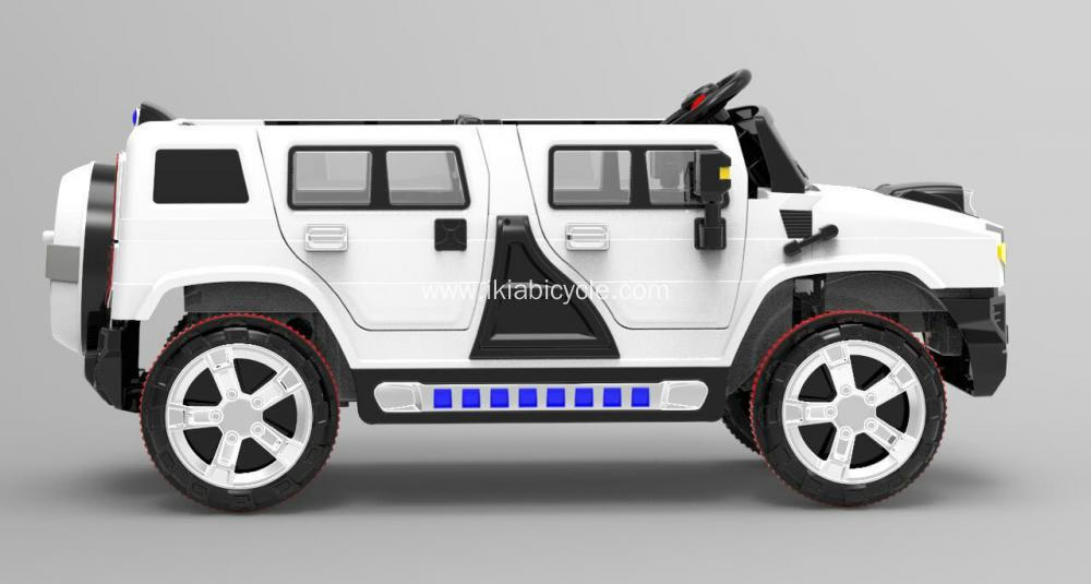 Rangi nyeupe Watoto Ride juu ya gari