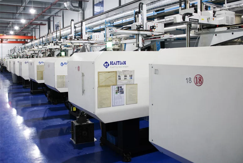 Fully automatic injection molding workshop
