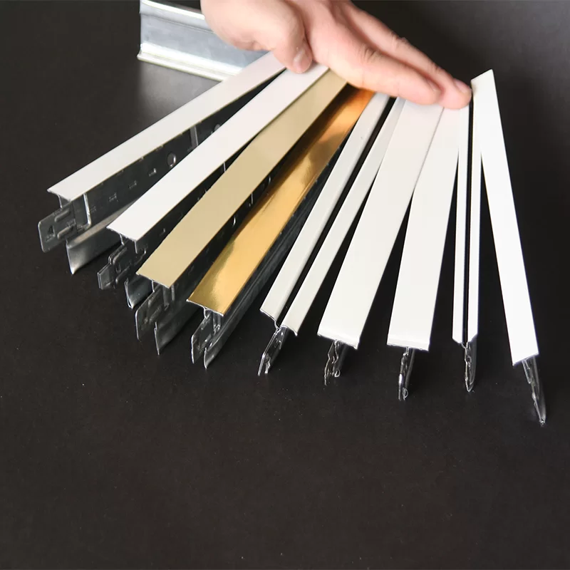 Keels del soffitto in Tuttouminio