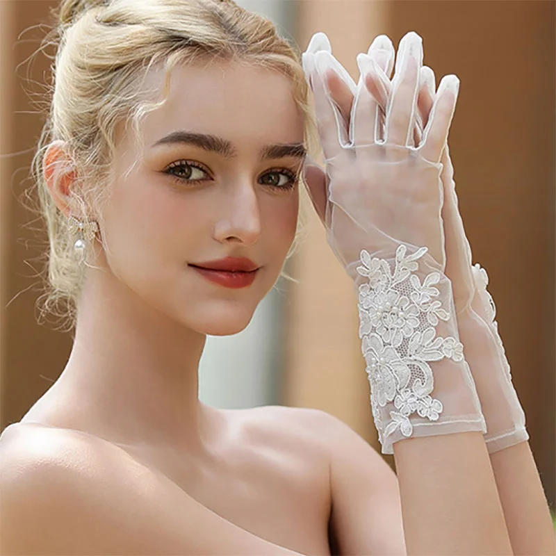 Short Bridal Lace Gloves, Sheer Tulle Wedding Gloves, Vintage Mesh Evening Gloves for Party, Performance & Formal Events