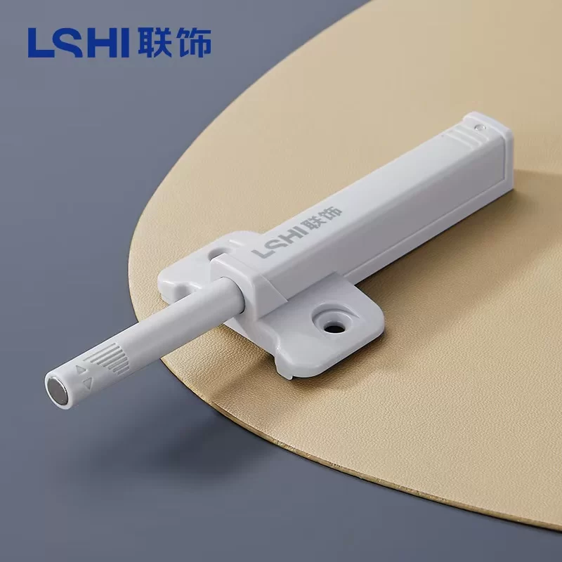 Kuchyňský a koupelnový nábytek / Skříňky