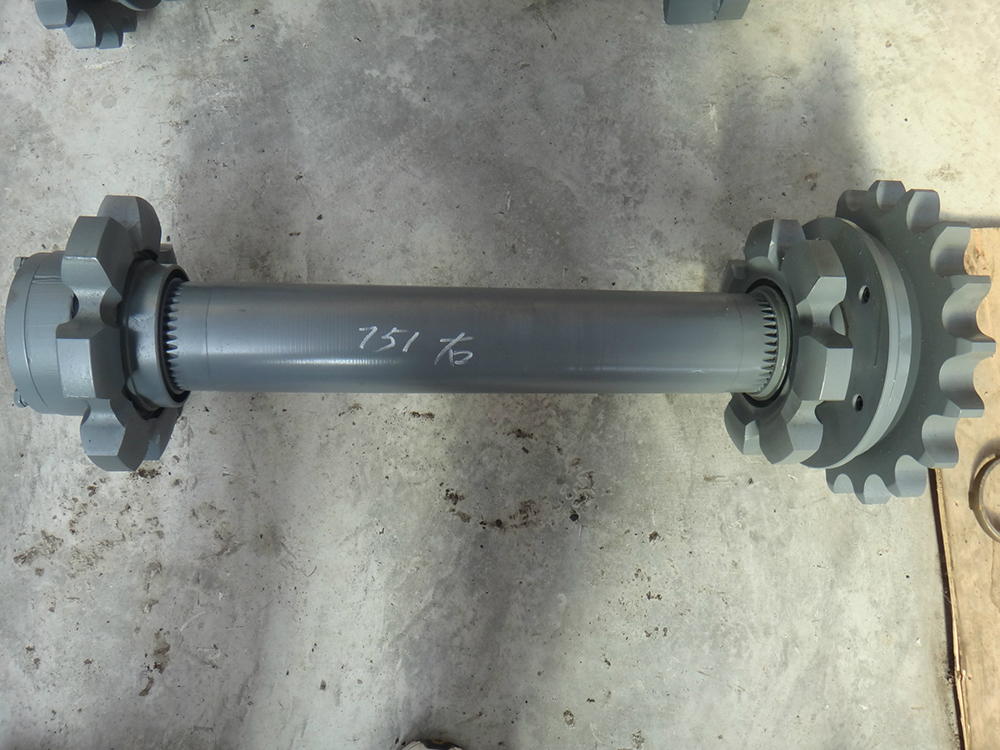 डामरस्य पावरः शाफ्टं चालयति .