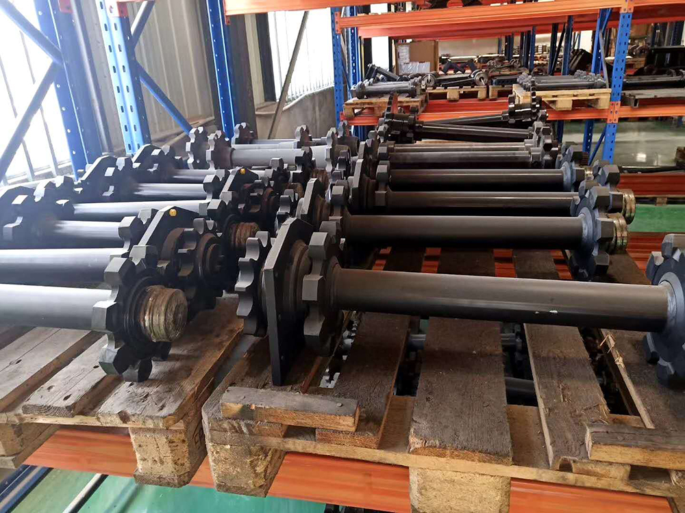 डामरस्य पावरः शाफ्टं चालयति .