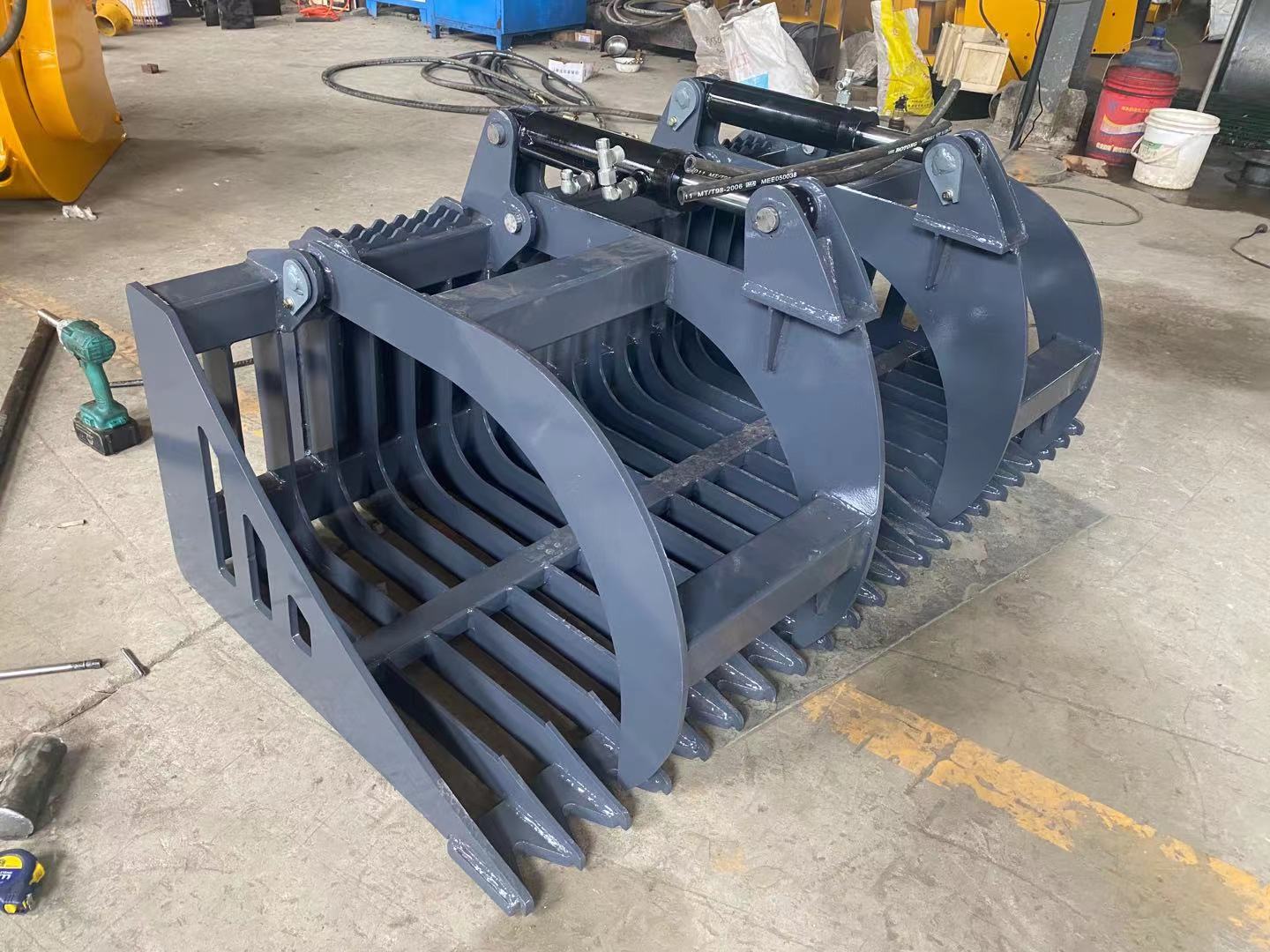 ބާލިދީ ގްރެޕްލްސް (3)