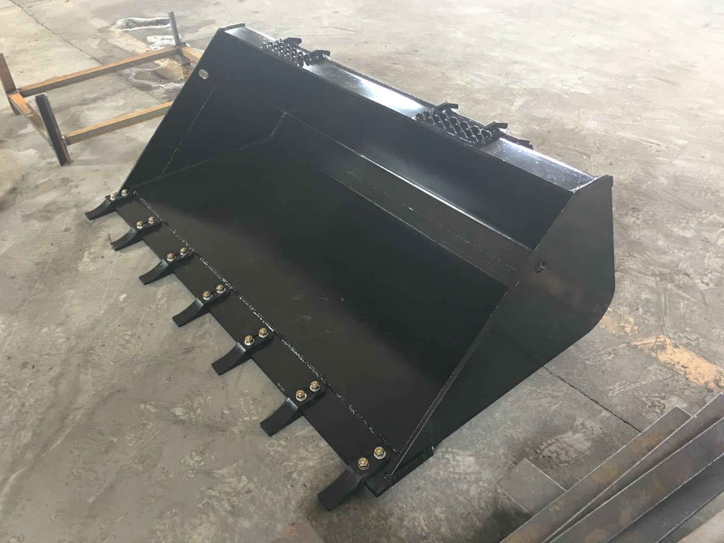 መደበኛ ባልዲዎች (1)