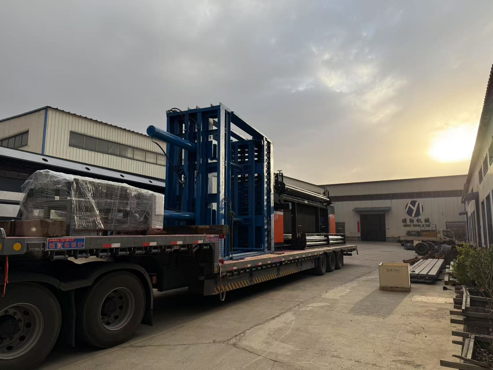 PLCヘビータイプ蛇籠金網機の完全なセットが積み込まれ、出荷されました