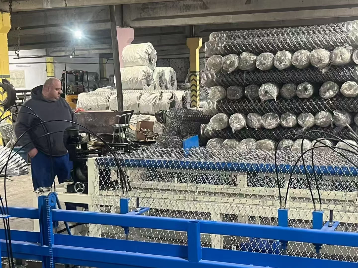 Install The Chain Link Mesh Machine In Russia