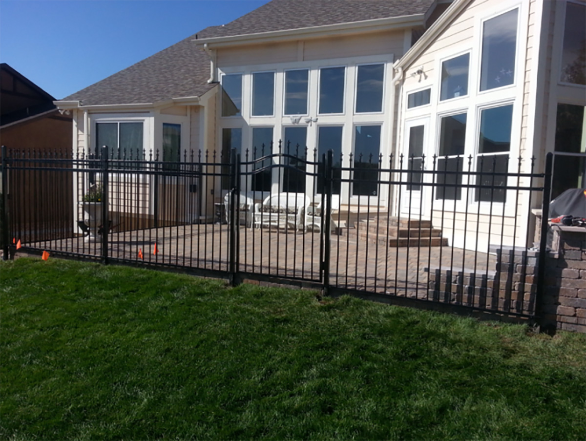 Back-Yard-Patio-Ornamental-Fence-768×578