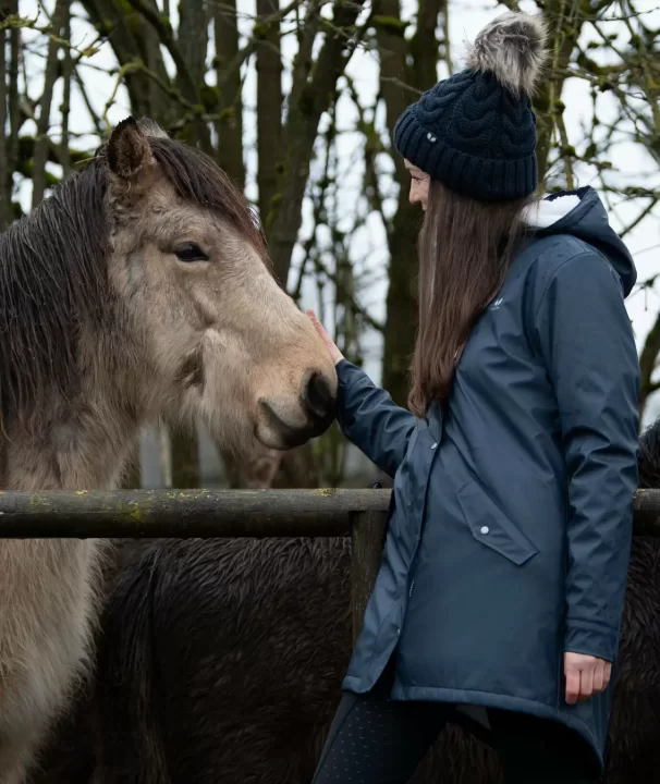Úsáidí Lasmuigh den Seaicéad Báistí Cochaillithe Teddy Lomra