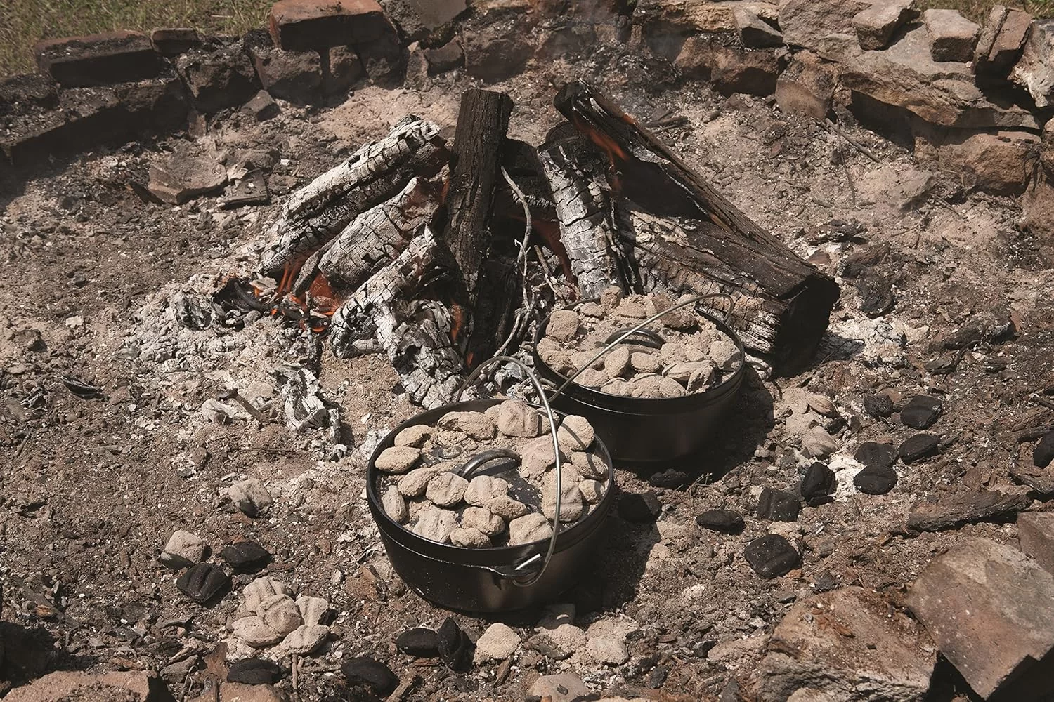 4.5 Quart Cast Iron Dutch Oven With Leg Base