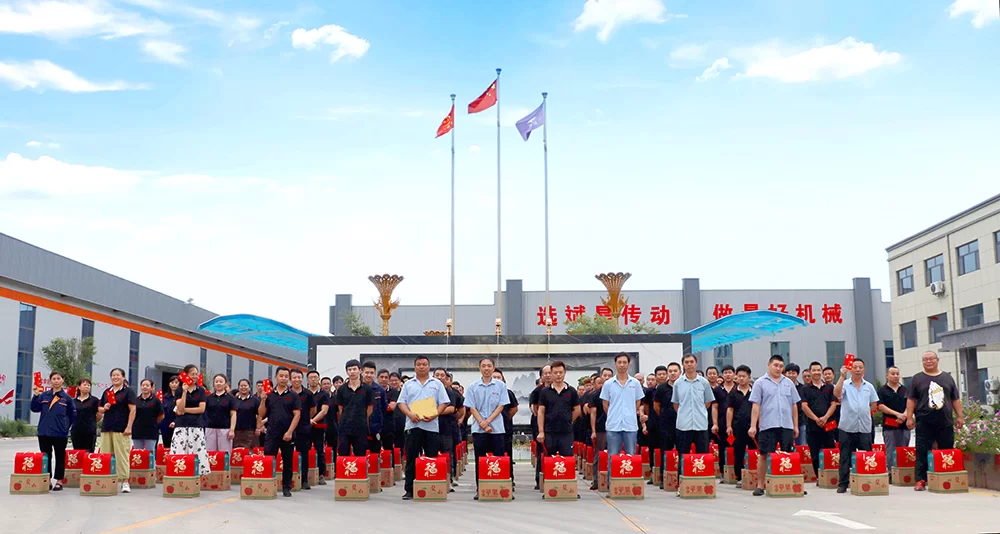 பிரகாசமான சந்திரன் உணர்ச்சிகளை வெளிப்படுத்துகிறது: பாரம்பரிய கலாச்சாரம் மற்றும் நவீன கவனிப்பின் ஒருங்கிணைப்பு