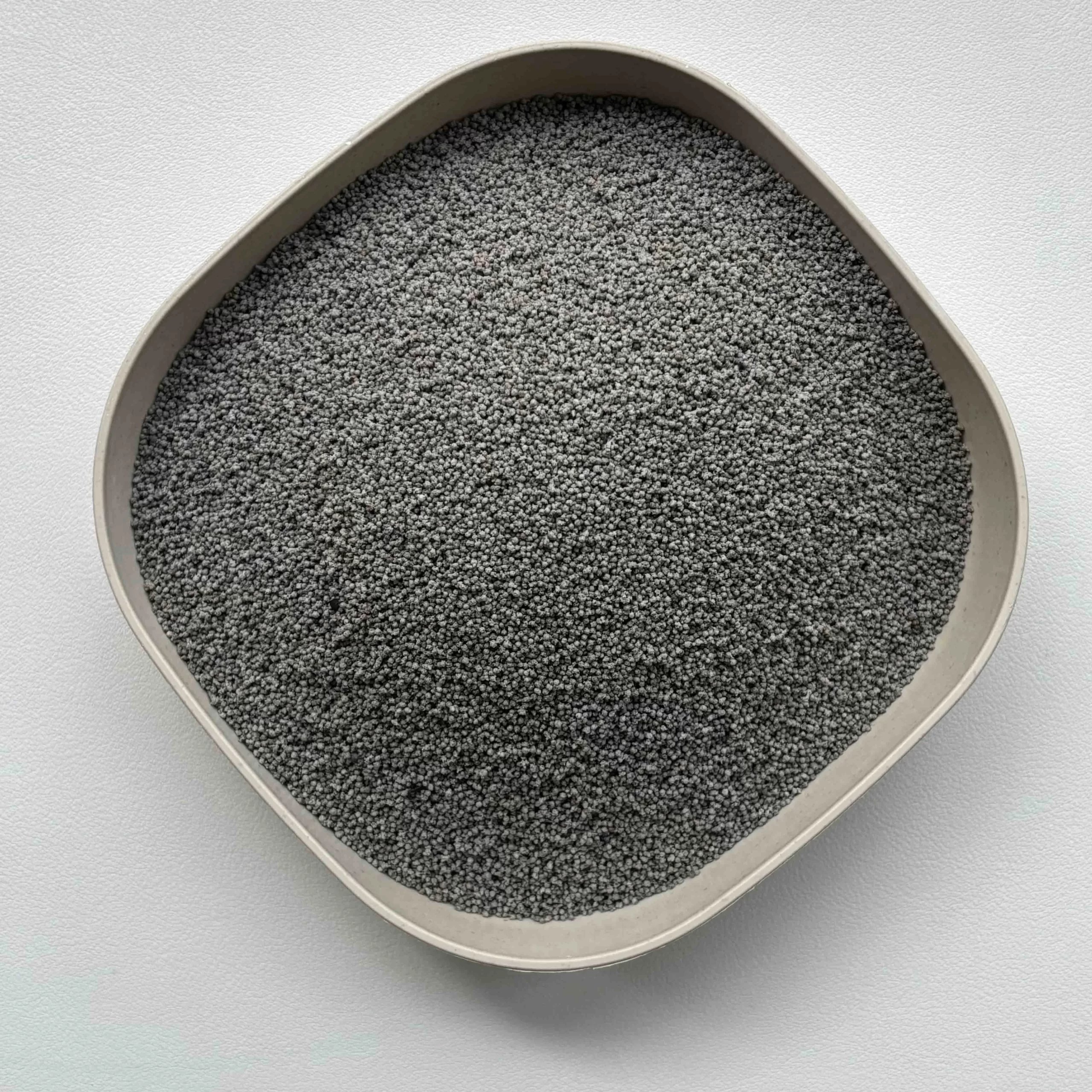 میکروکره های خاکستر بادی در مواد متالورژی، صنعت مصالح ساختمانی و افزودنی های گل حفاری استفاده می شود.