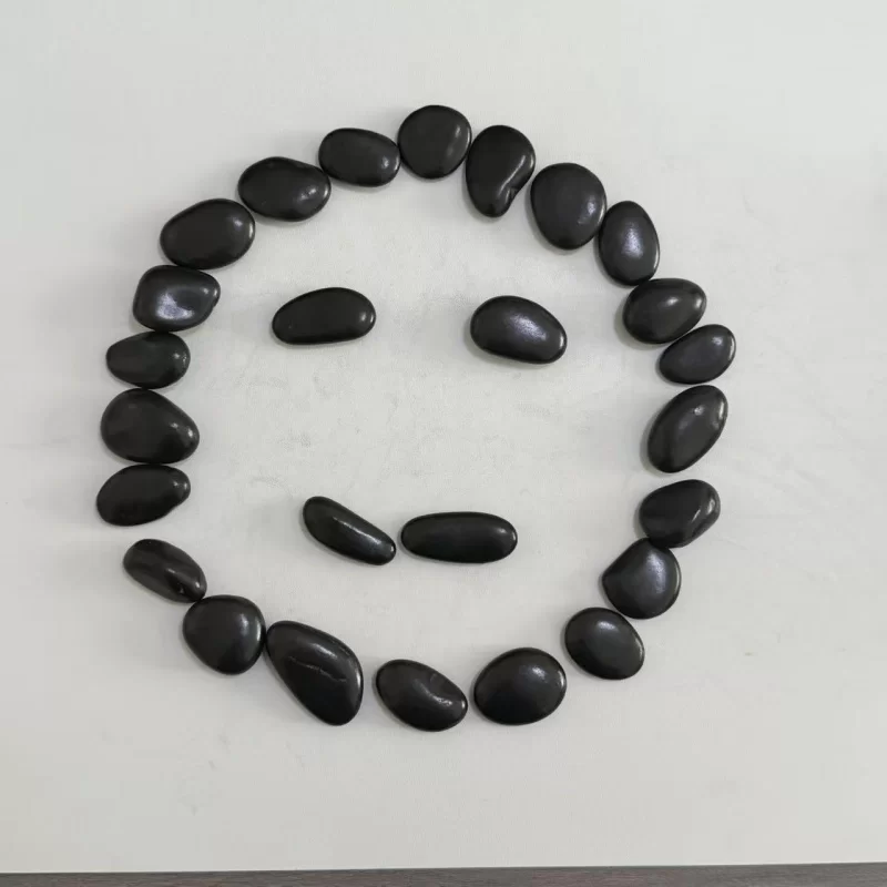 أحجام مختلفة من الحصى الطبيعية لتزيين المناظر الطبيعية في الهواء الطلق