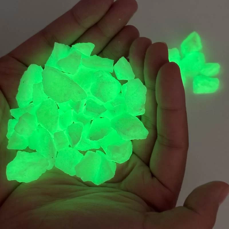 Fornitura in grandi quantità di pietre luminose per giardino, acquario e uso industriale