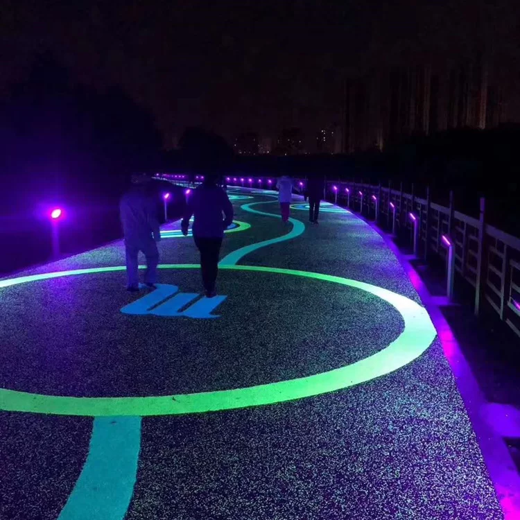 Pierres lumineuses en résine flexible pour l’éclairage des Tousées de jardin