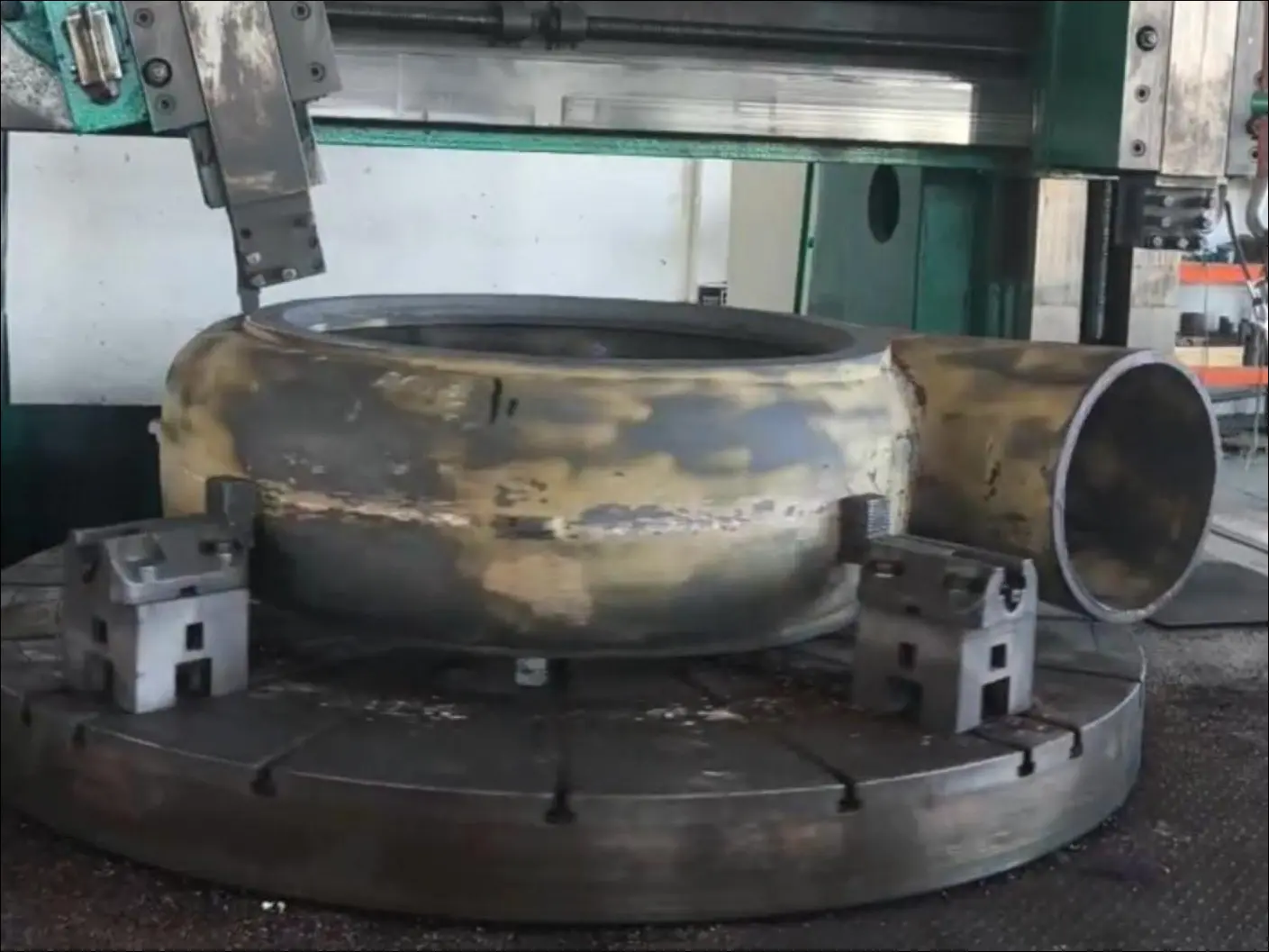 Спиральная камера шламового насоса также известна как оболочка шламового насоса.