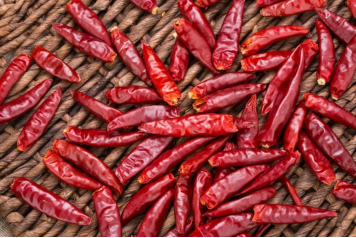 การตัดสินคุณภาพพริกไทย: ความเผ็ด สี ความมัน คุณค่าทางโภชนาการ ผลผลิต