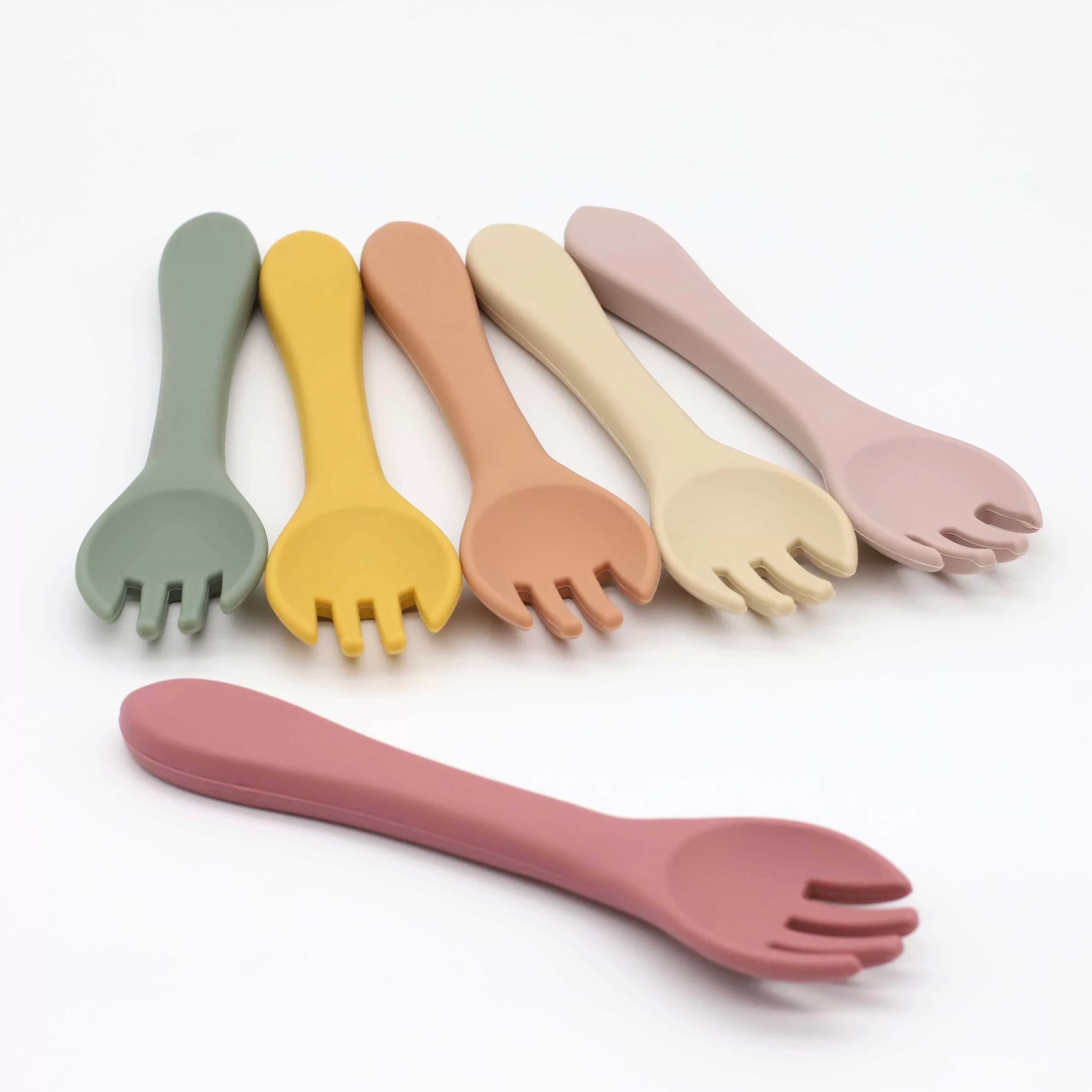 Wholesale 100_ Food Grade  BPA Free Eco-friendly Colorful Soft Training Training Spoon