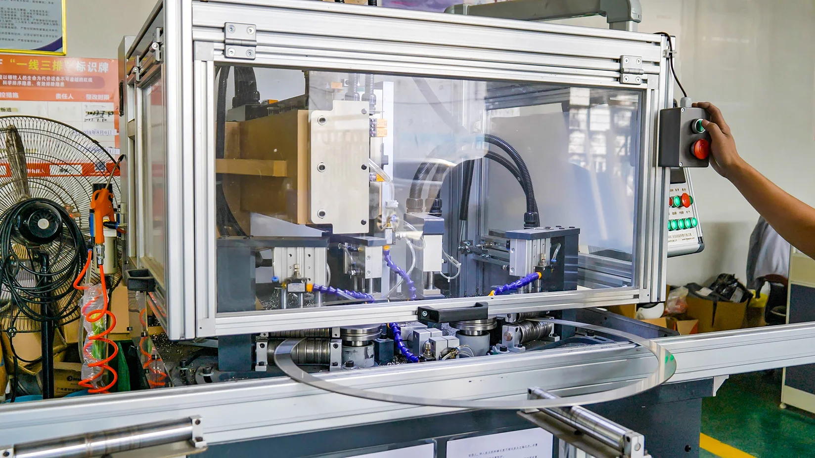 Gasket manufacturing - Turning the metal core of the Corrugated Metal Gasket (CMG)