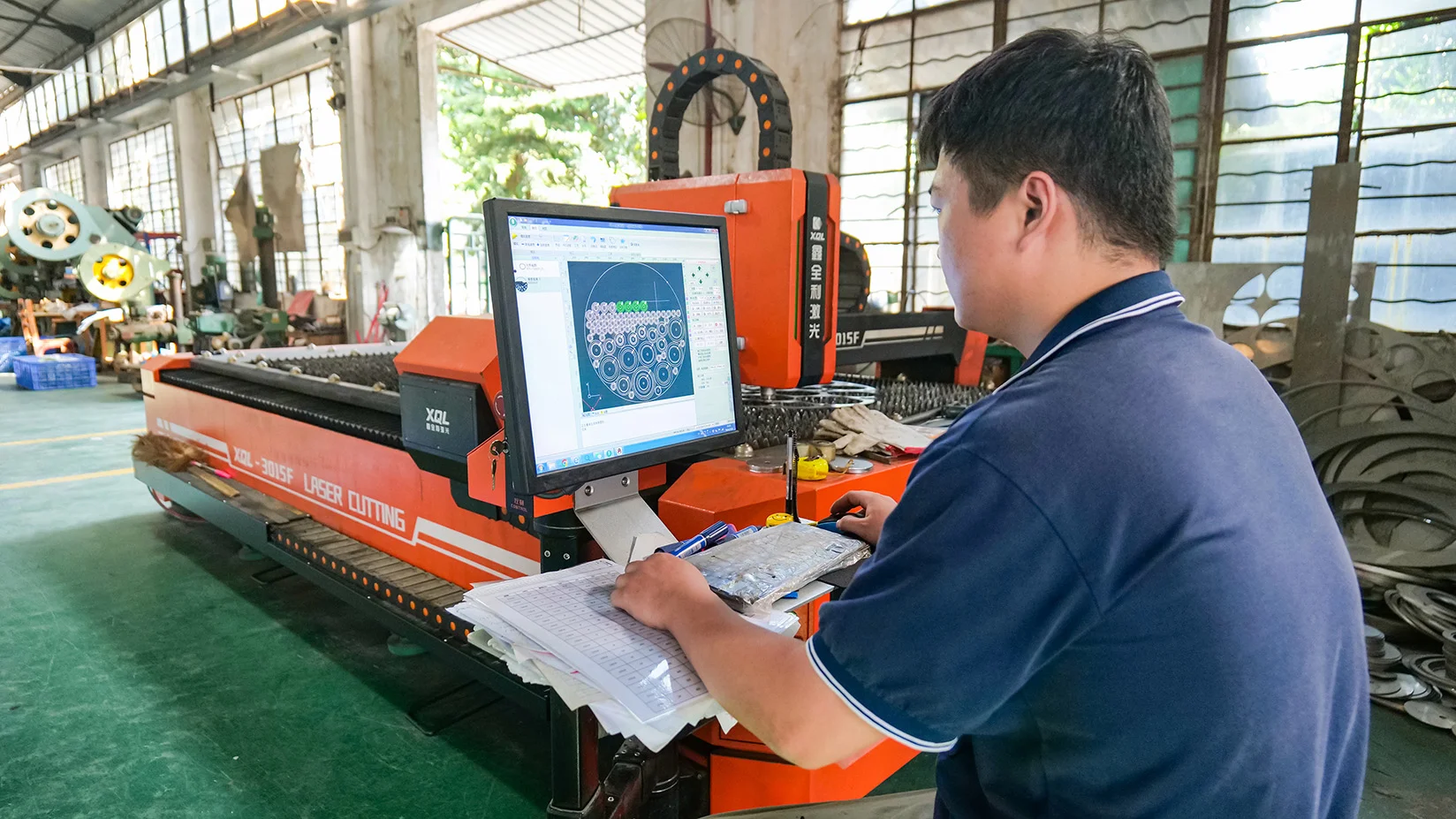 Spiral wound gasket manufacturing - Drawing on the computer of the Laser cutting machine