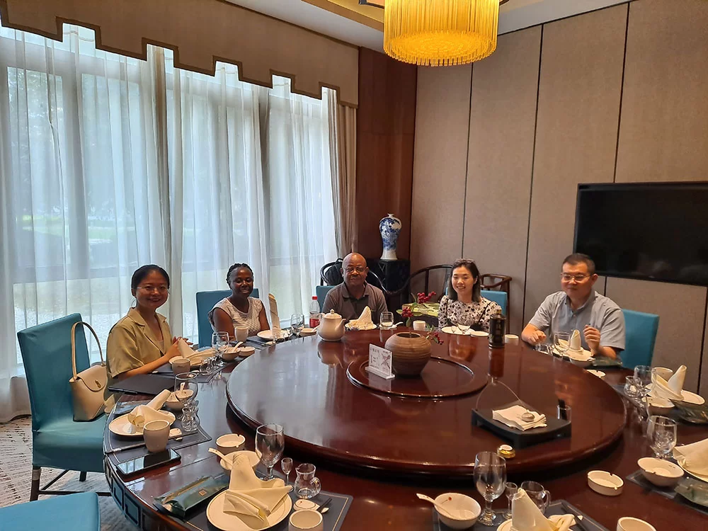 Bienvenue chaleureux aux clients namibiens pour une visite sur site et un échange technique