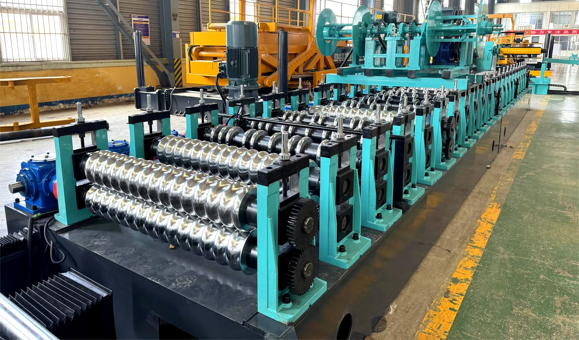 China metal roof tile making machine