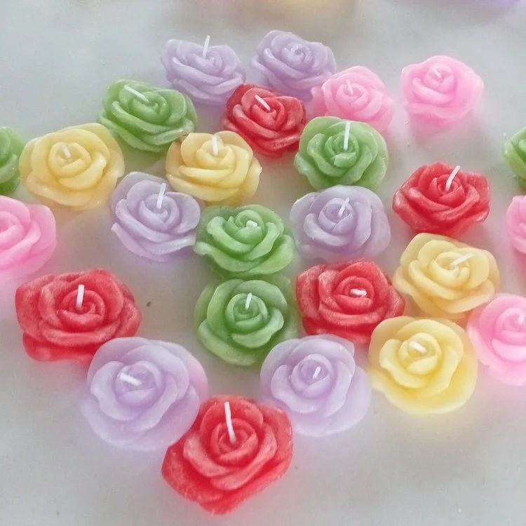 Handgefertigte Kerzen in verschiedenen Blumenform