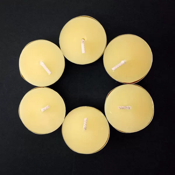 Teelichtkerzen aus natürlichem Bienenwachs – rein und sauber brennend