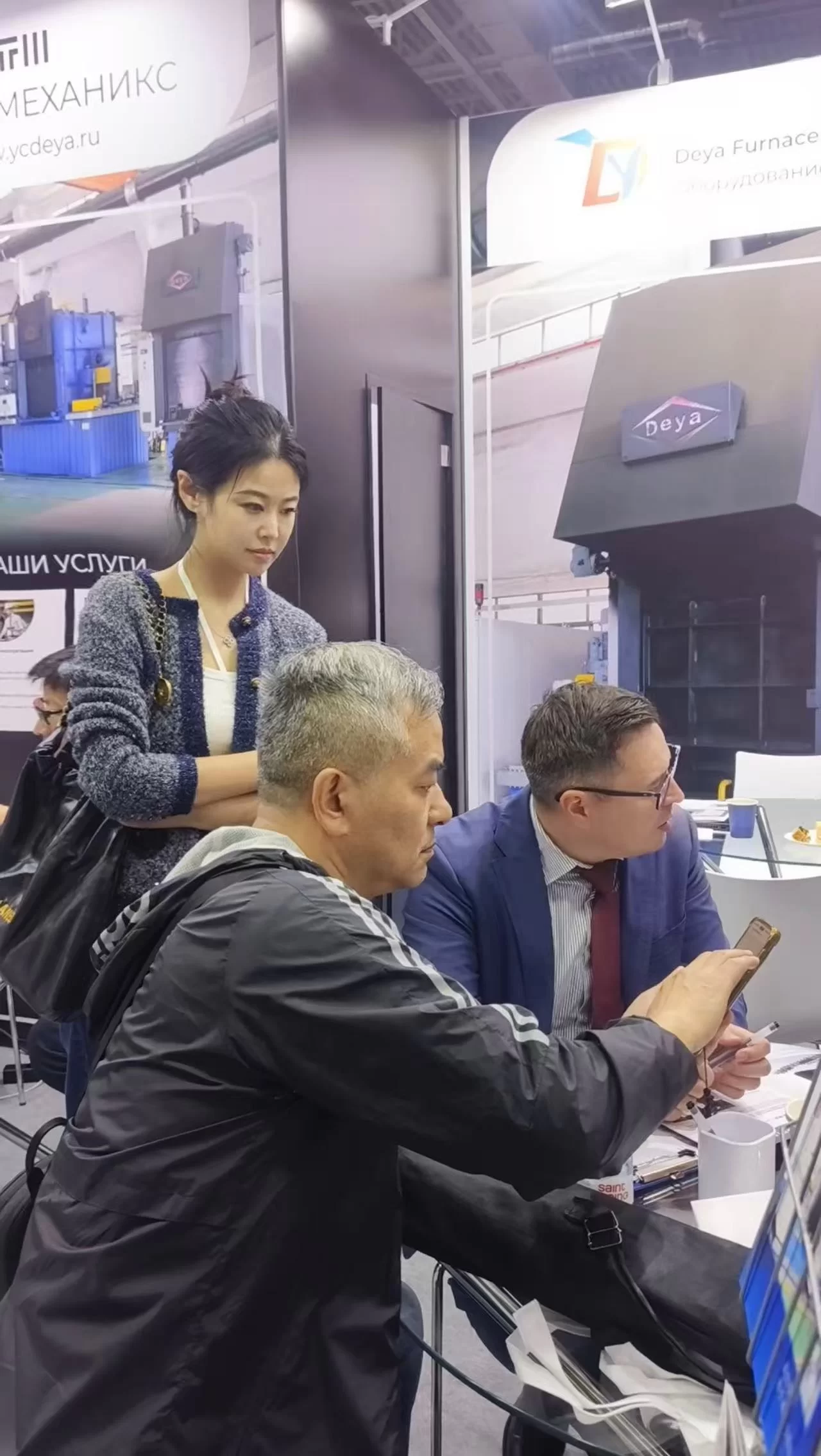 edge overlocking mesh belt