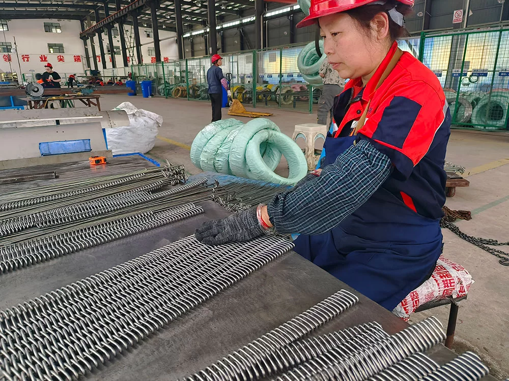 Heat treatment furnace mesh belt