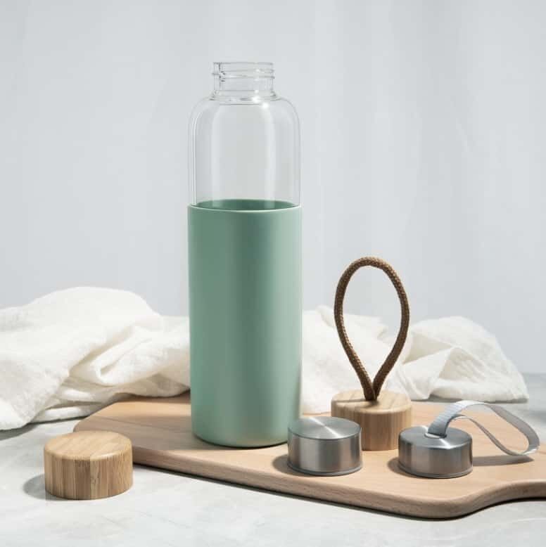 600ml BPA-Free Leak-Proof Borosilicate Glass Water Bottle with Bamboo Lid and Silicone Sleeve