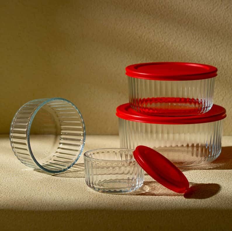 Scratch-Resistant Ribbed Round Glass Containers with Covers