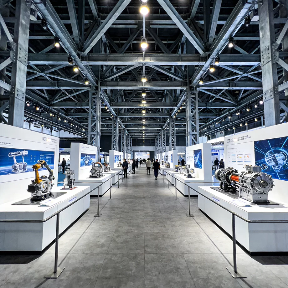 Showcasing Strength at Industry Exhibition and Fostering Team Cohesion